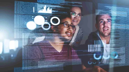 Desarrolladores programan aplicación web