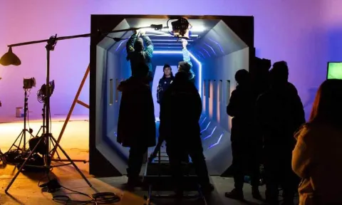 Productores Visuales trabajando en un estudio