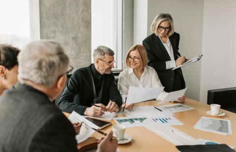 marketing oficina trabajando finanzas hombres