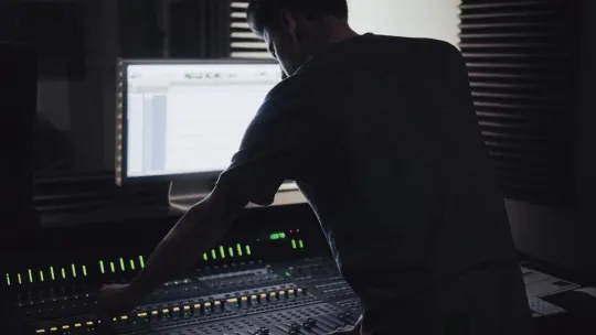 cuales-son-las-funciones-de-un-tecnico-en-sonido.jpg